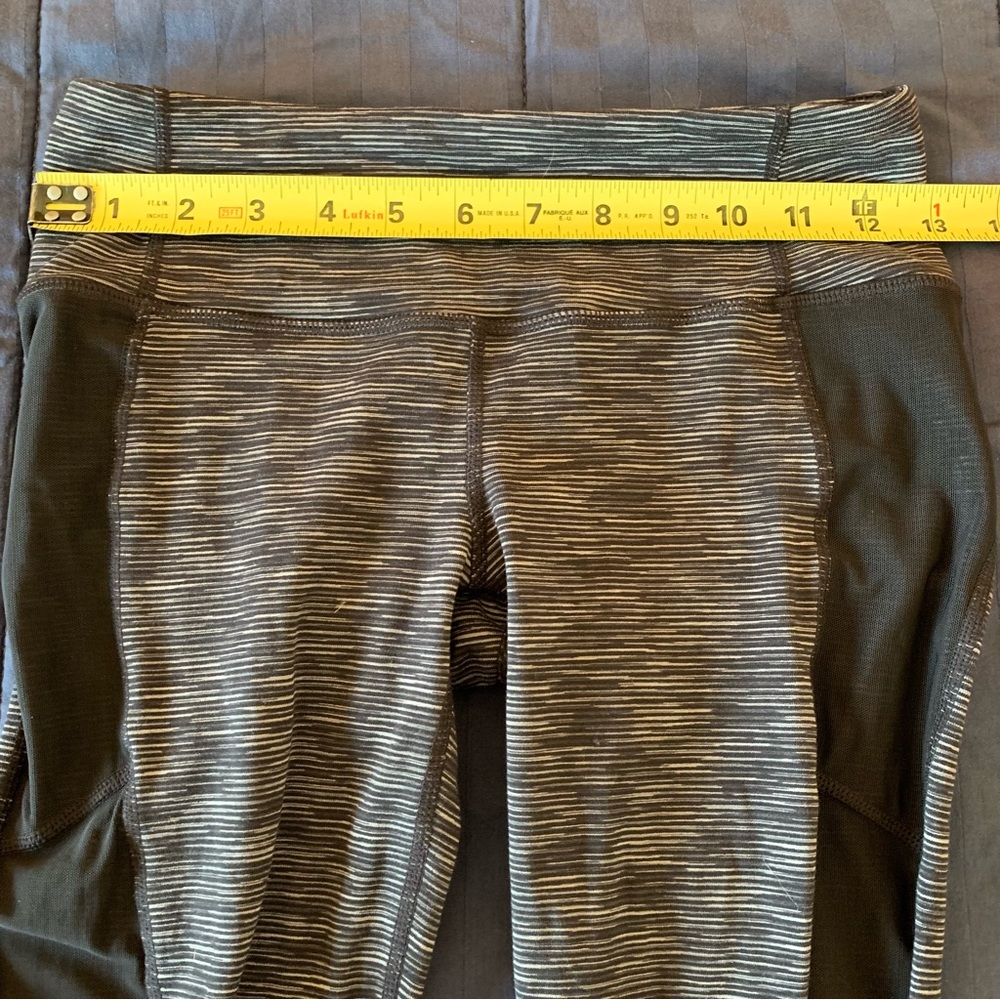 Athleta Mesh Panel Capri Leggings Size XS - Picture 4 of 8